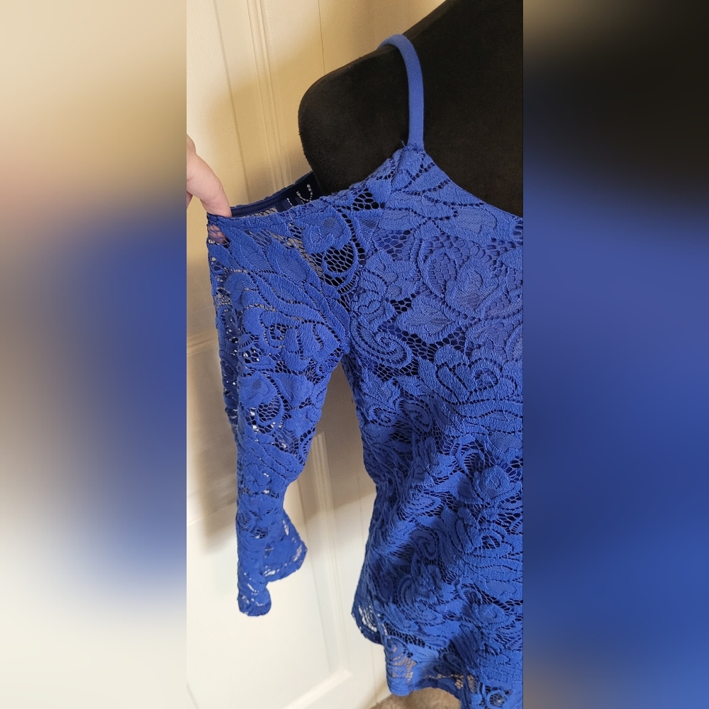 INC. Women's New Blue Lace Cold Shoulder Lined Long Sheer Sleeve Top Size SMALL - Picture 2 of 6